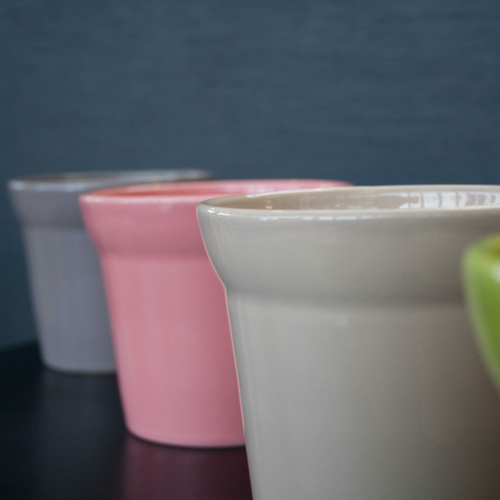 Cache-pot verni et tendance en rayon déco aux Jardins d'Émilie